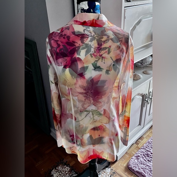 Beautiful Guess Blouse - Picture 4 of 7